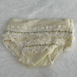 Handi Panti by Alexis Vintage Diaper Cover Roses With Lace Nylon 18-25lbs Yellow